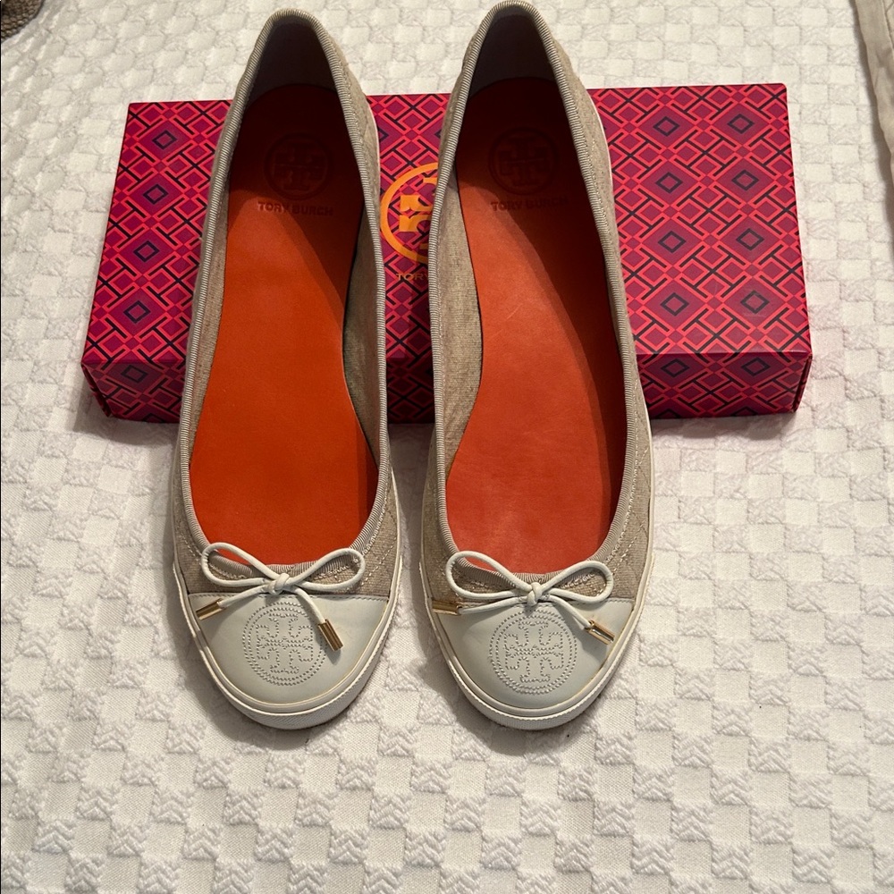 Tory Burch Gray and Cream Flats